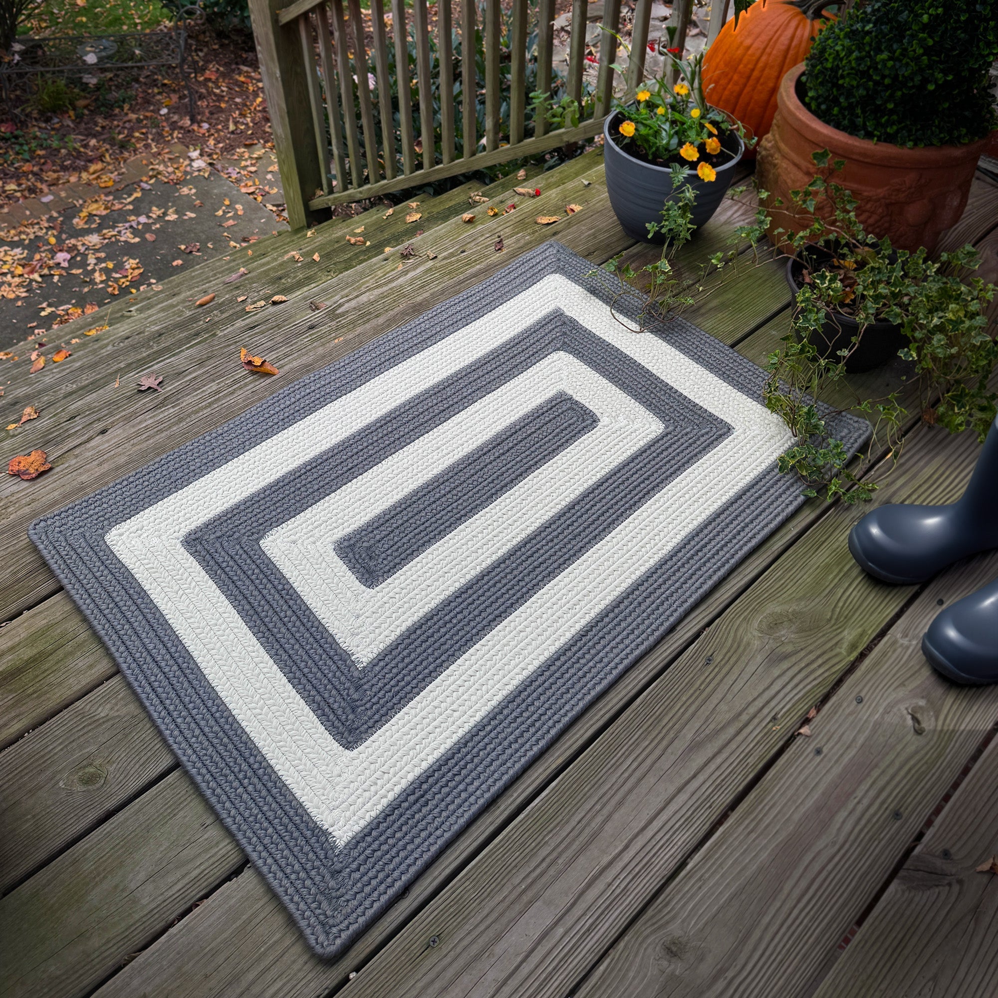 Timeless Gray Braided Rug Concentric Rectangle image