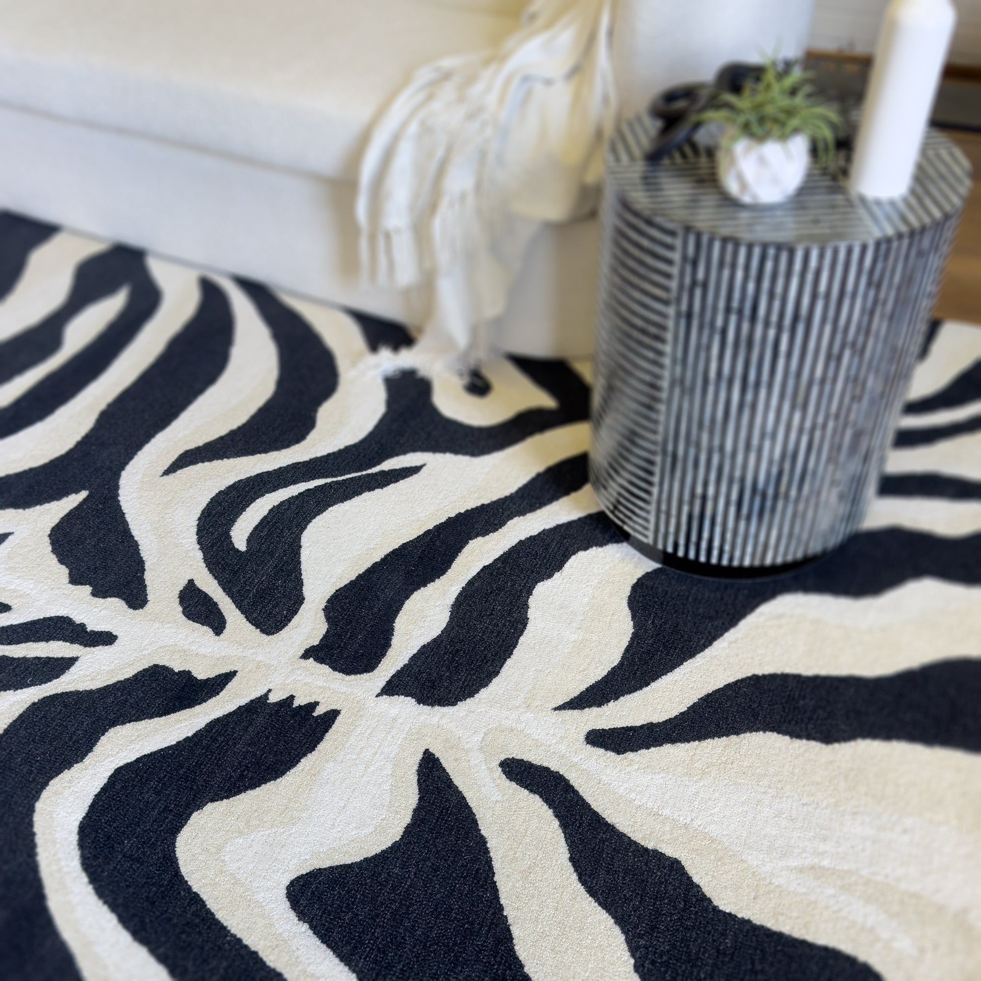 Serengeti-Zebra Black Hand Tufted Rug Rectangle image