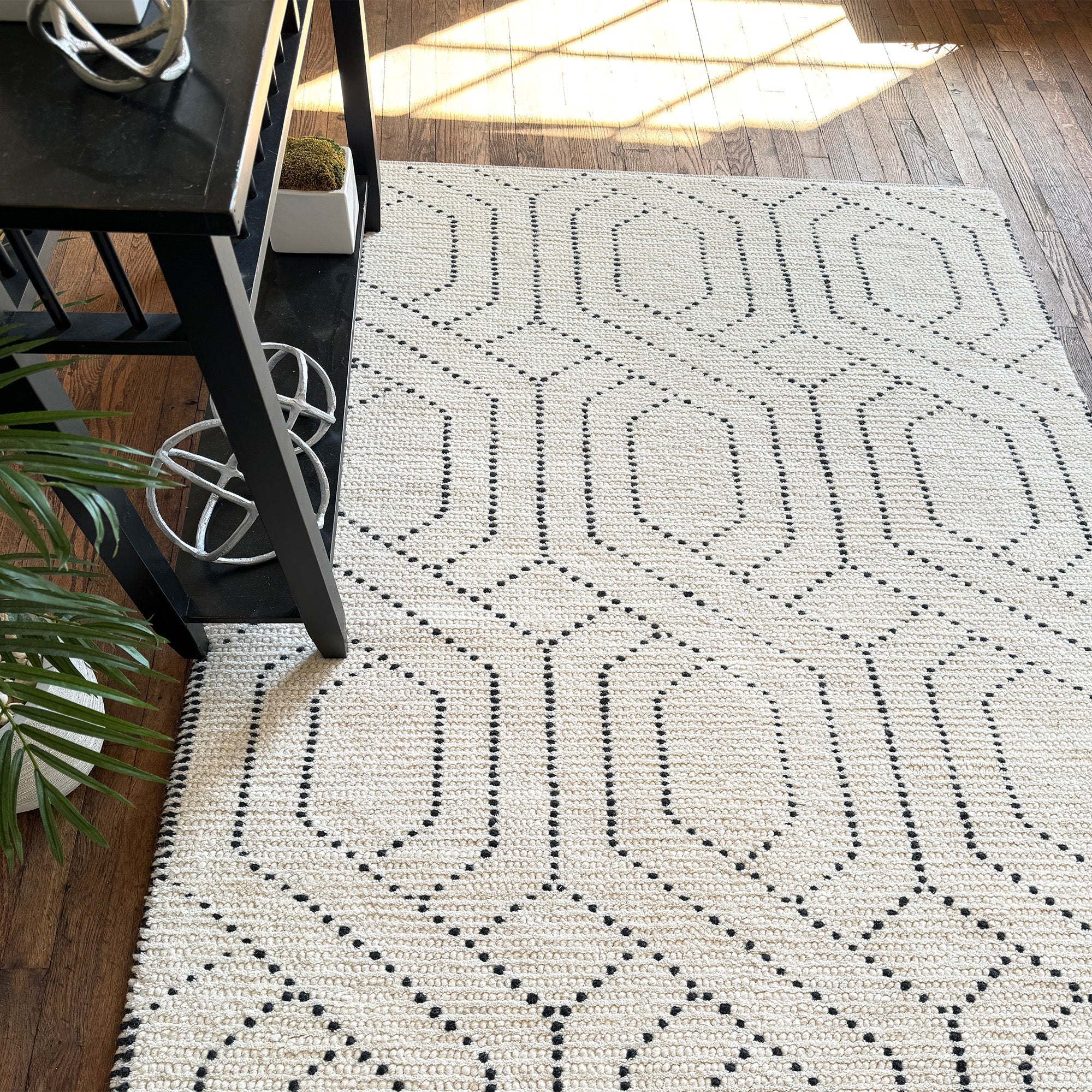 Geometrics Ivory Black Hand Woven Area Rug Rectangle image